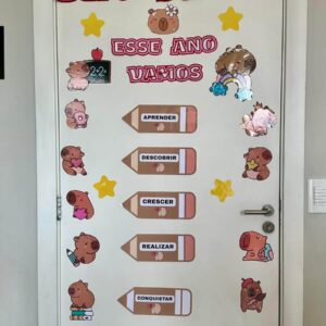 Painel de Porta Volta às Aulas Capivara